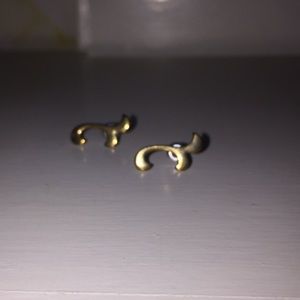 Classy golden earrnings